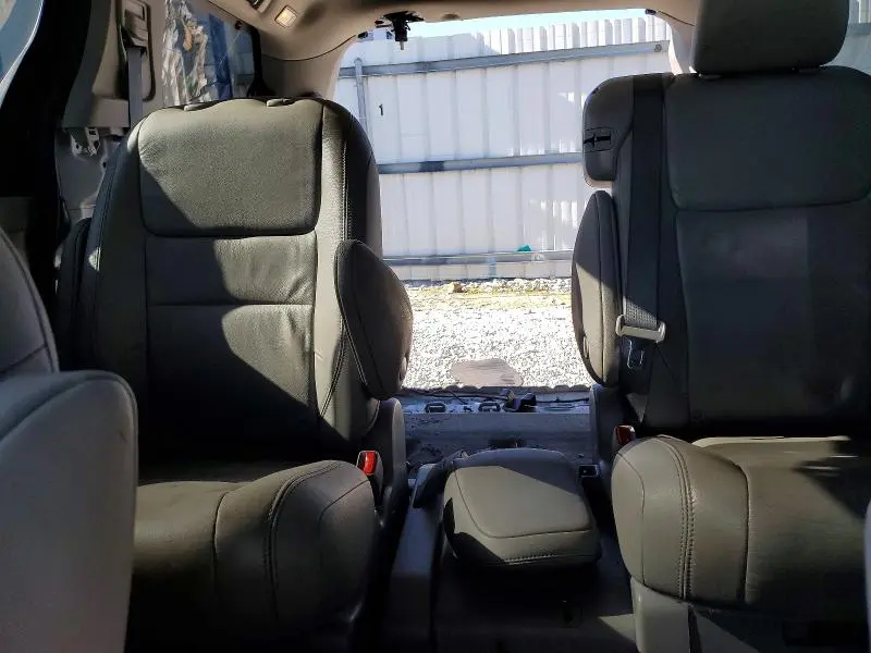 2019 TOYOTA SIENNA XLE 8-PASSENGER  