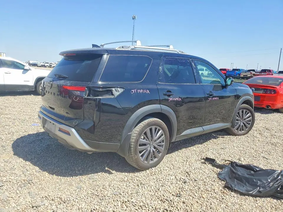 2022 NISSAN PATHFINDER SL  