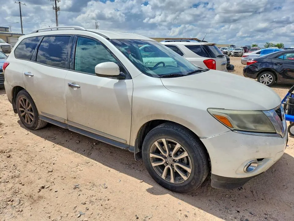 2016 NISSAN PATHFINDER SL  