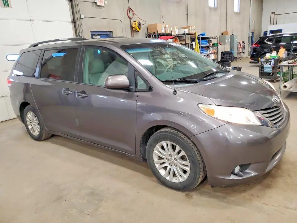 2013 TOYOTA SIENNA XLE 8-PASSENGER  