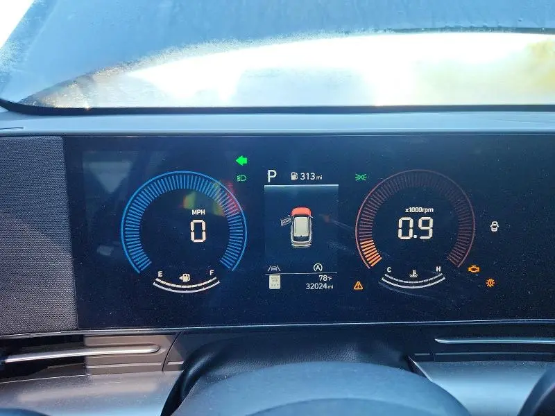 2025 HYUNDAI KONA SE  