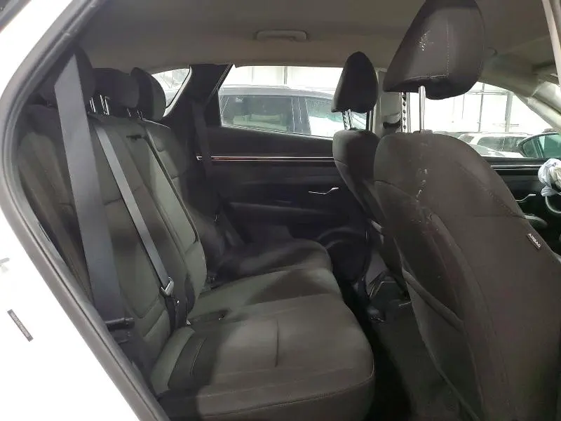 2022 HYUNDAI TUCSON SE  