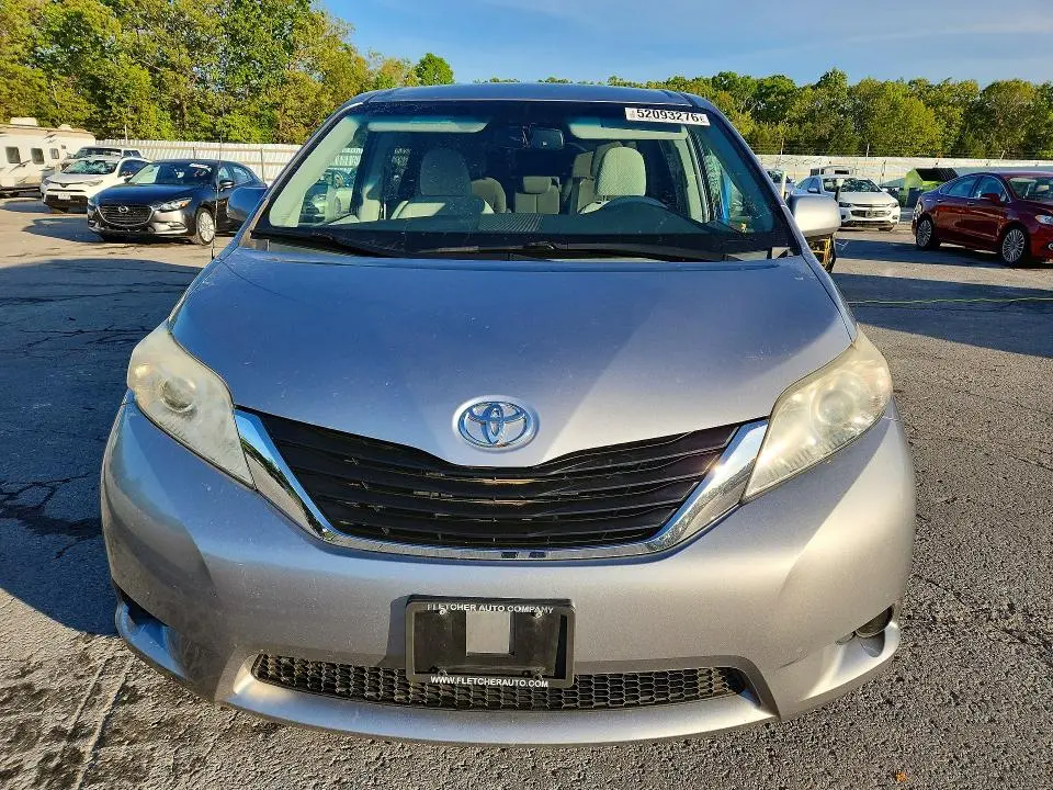 2012 TOYOTA SIENNA LE  