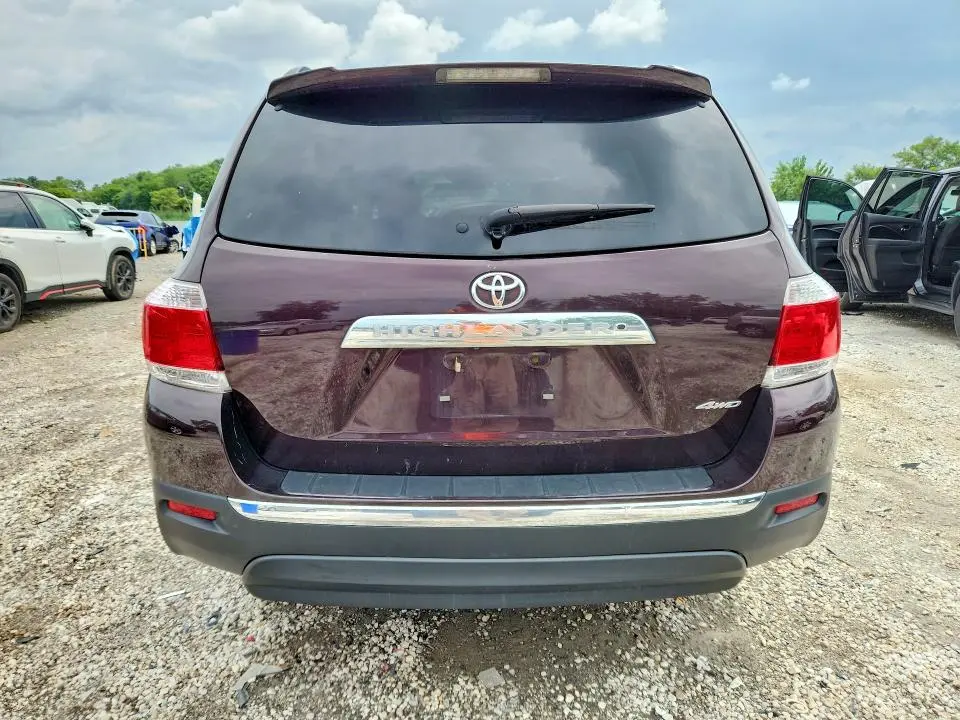 2012 TOYOTA HIGHLANDER SE  