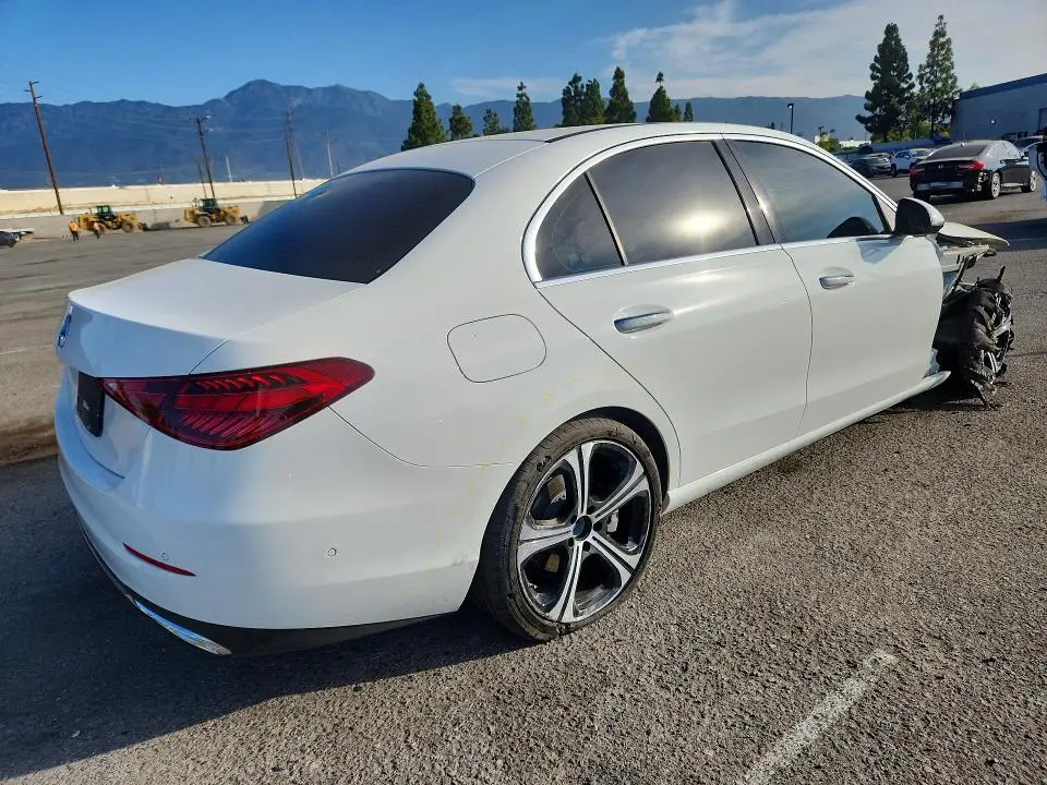 2025 MERCEDES-BENZ C 300  