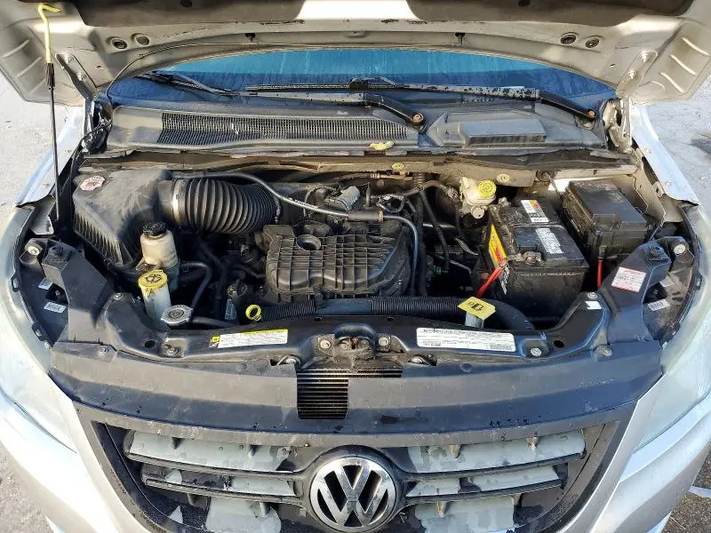 2011 VOLKSWAGEN ROUTAN SE  