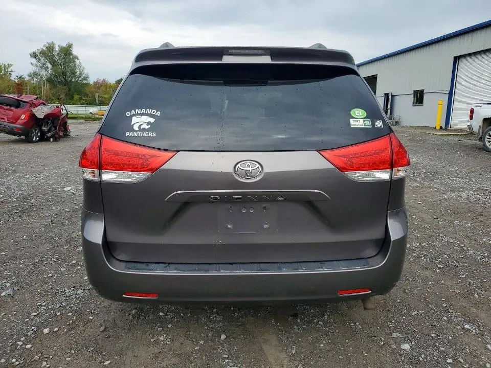 2011 TOYOTA SIENNA LE  