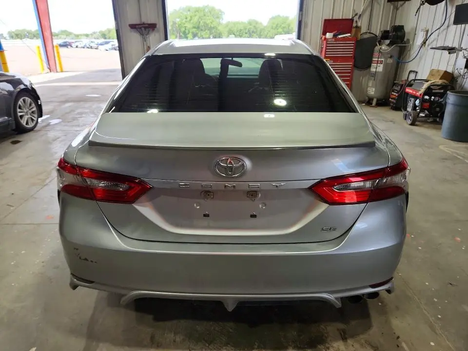2018 TOYOTA CAMRY SE  