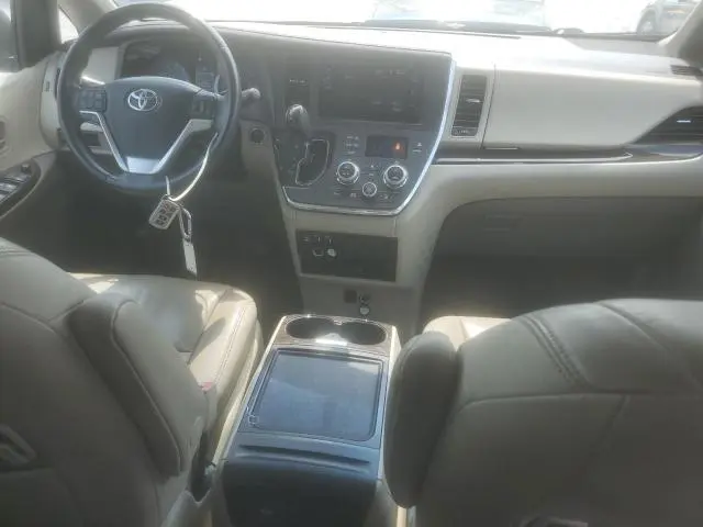2017 TOYOTA SIENNA XLE  