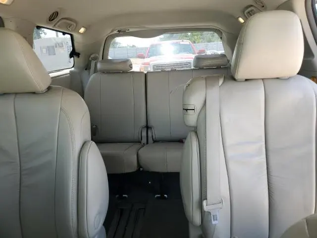 2011 TOYOTA SIENNA XLE  