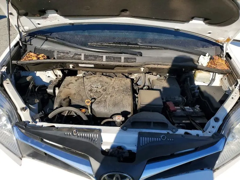 2019 TOYOTA SIENNA LE  