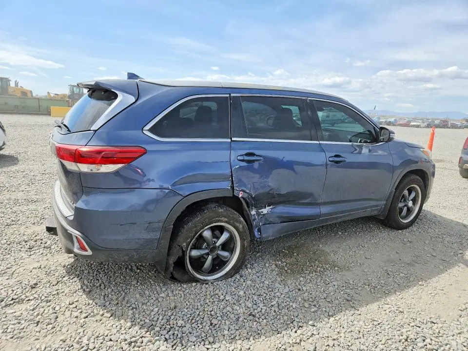 2017 TOYOTA HIGHLANDER LE PLUS  