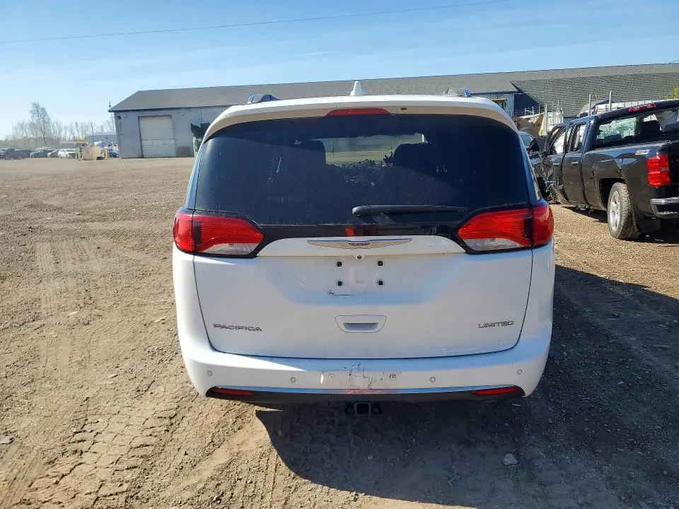 2017 CHRYSLER PACIFICA LIMITED  