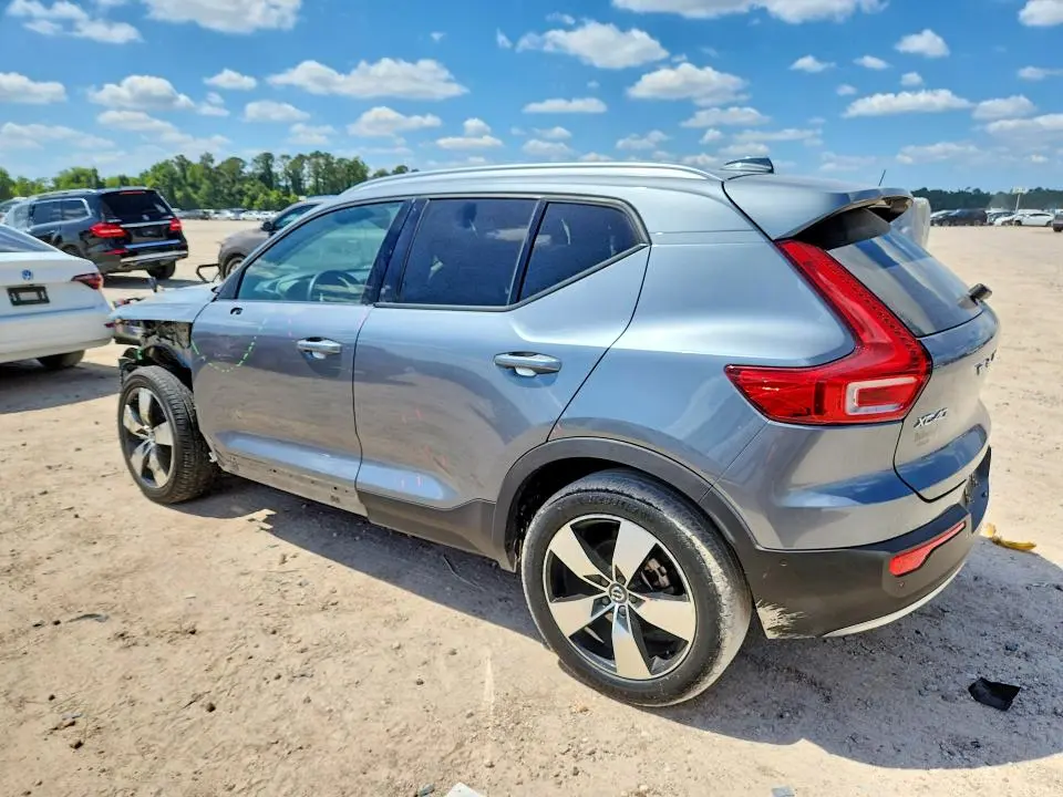 2019 VOLVO XC40 T5 MOMENTUM  