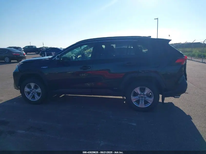 2021 TOYOTA RAV4 HYBRID XLE