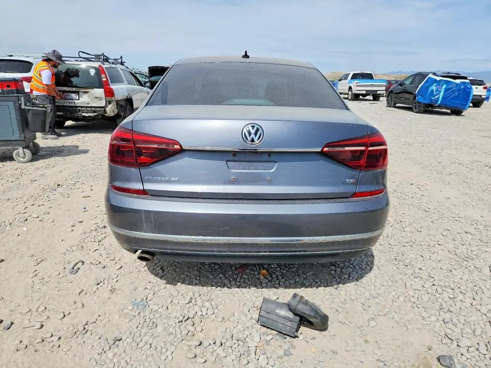 2017 VOLKSWAGEN PASSAT SE  