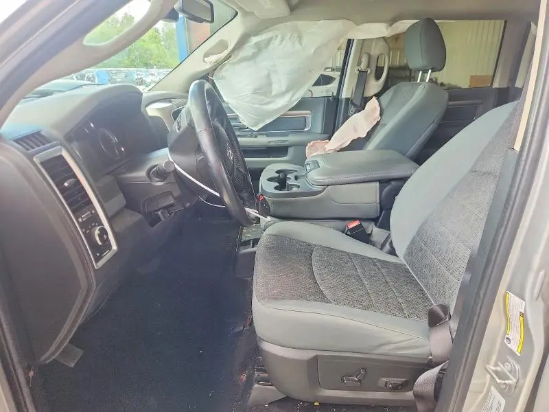 2016 RAM 1500 SLT  
