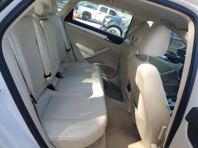 2013 VOLKSWAGEN PASSAT SE  