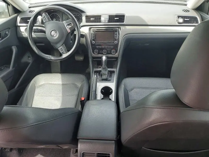 2015 VOLKSWAGEN PASSAT SE  