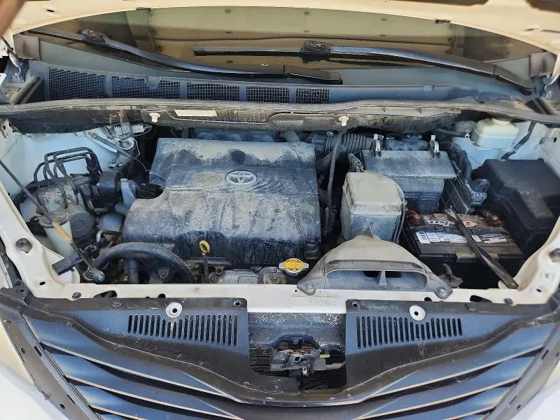 2011 TOYOTA SIENNA LE  