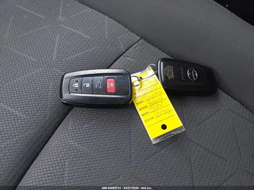 2020 TOYOTA RAV4 XLE