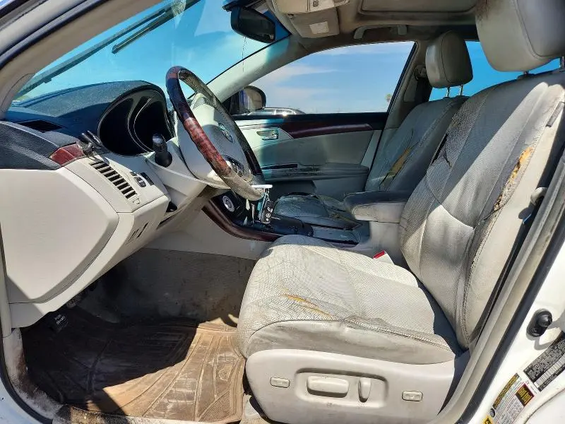 2011 TOYOTA AVALON   