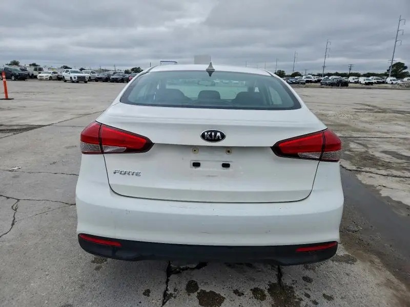 2017 KIA FORTE LX  