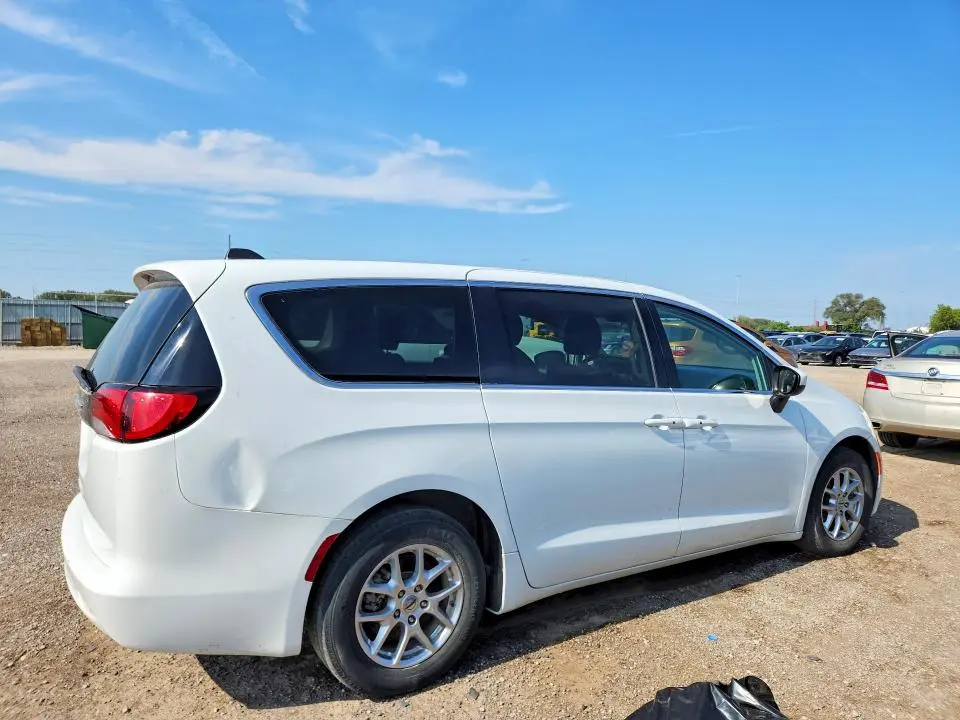 2022 CHRYSLER VOYAGER LX  