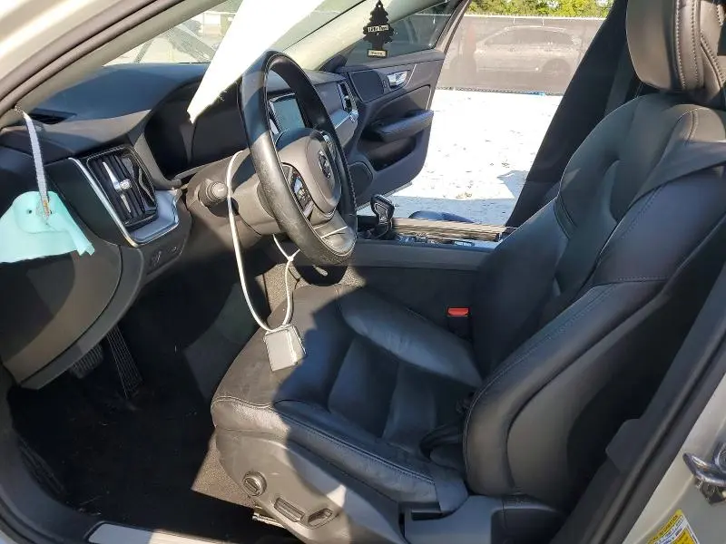 2020 VOLVO S60 T5 MOMENTUM  