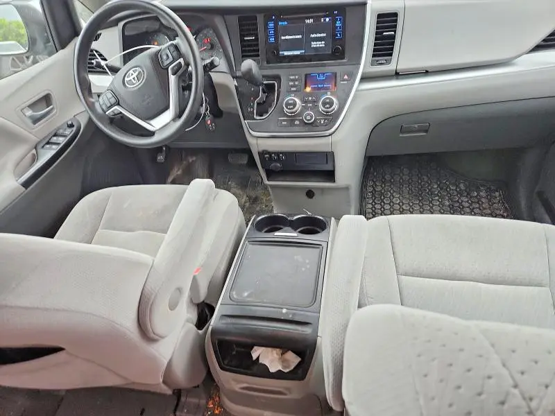 2016 TOYOTA SIENNA LE  