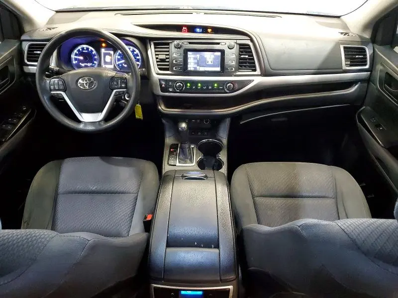 2019 TOYOTA HIGHLANDER LE  