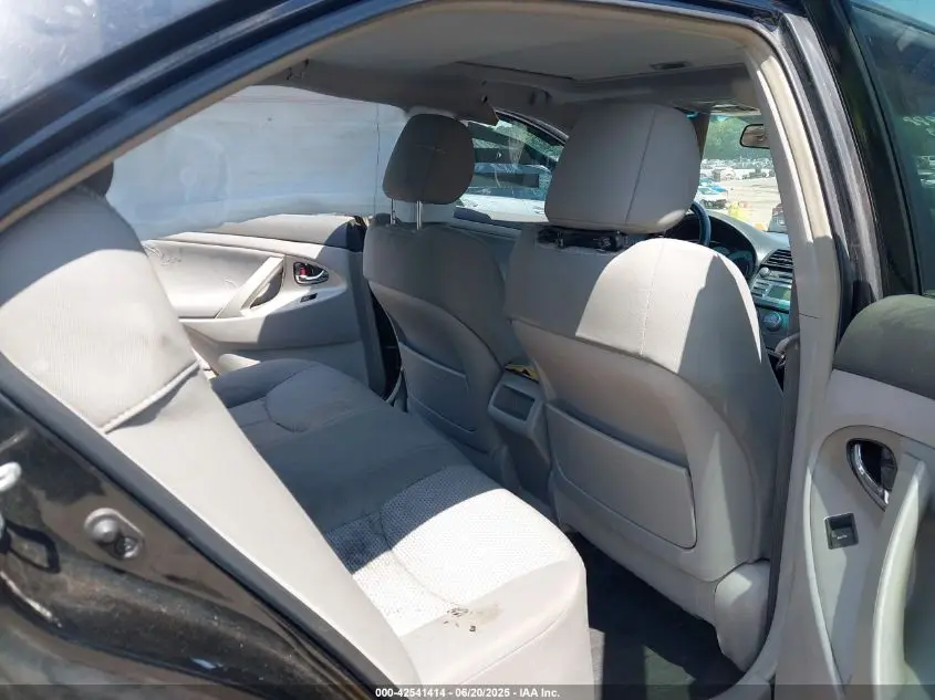 2011 TOYOTA CAMRY SE