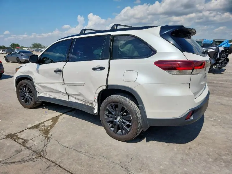 2019 TOYOTA HIGHLANDER SE  