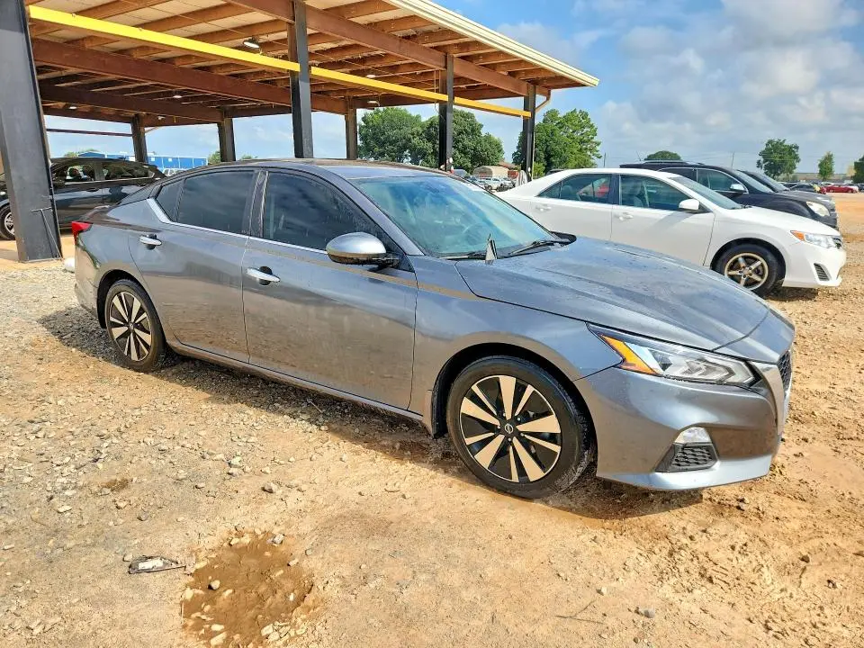 2022 NISSAN ALTIMA SV  