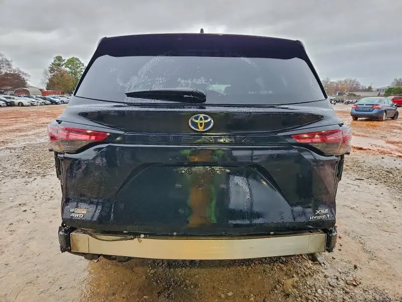 2022 TOYOTA SIENNA XSE  