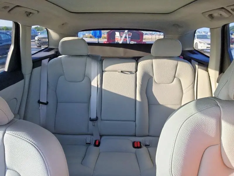 2022 VOLVO XC60 B5 MOMENTUM  
