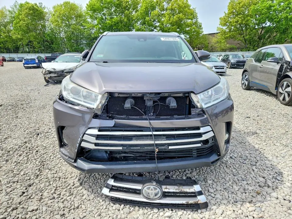 2017 TOYOTA HIGHLANDER XLE  