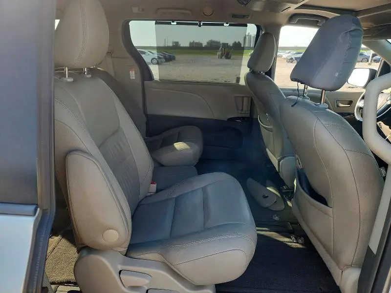 2015 TOYOTA SIENNA XLE 8-PASSENGER  