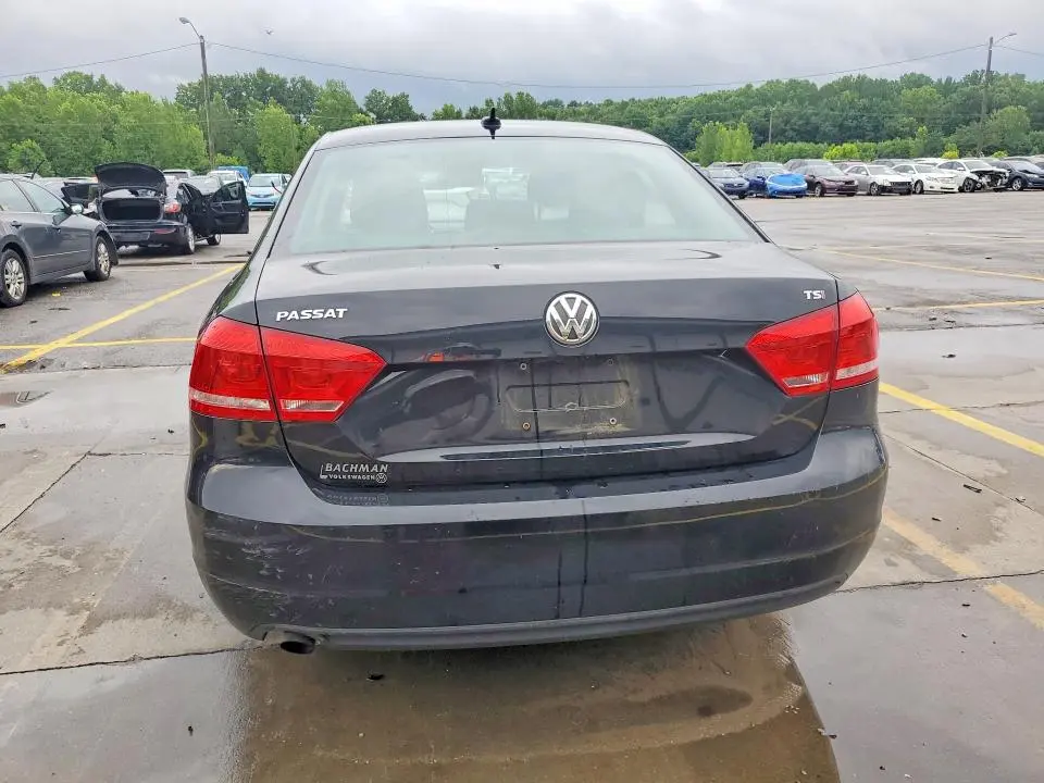 2015 VOLKSWAGEN PASSAT S  