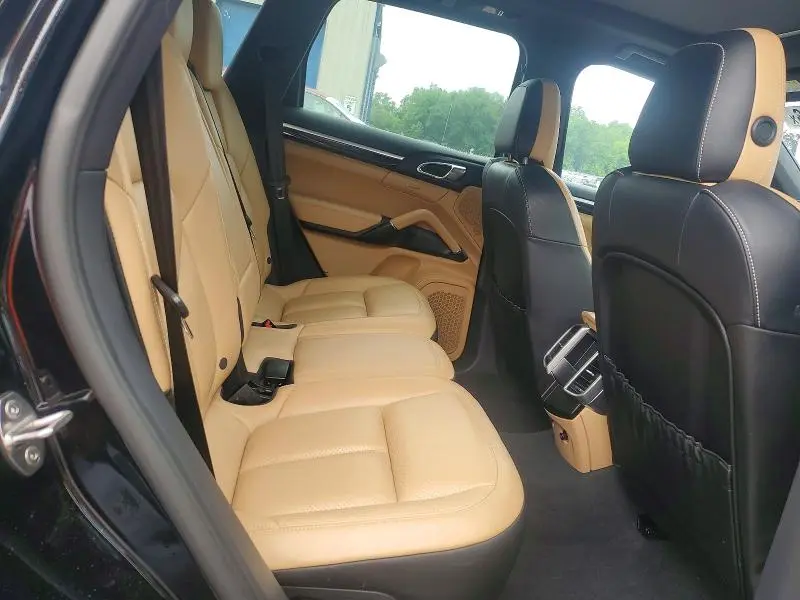 2016 PORSCHE CAYENNE   