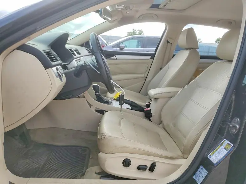 2012 VOLKSWAGEN PASSAT SE  