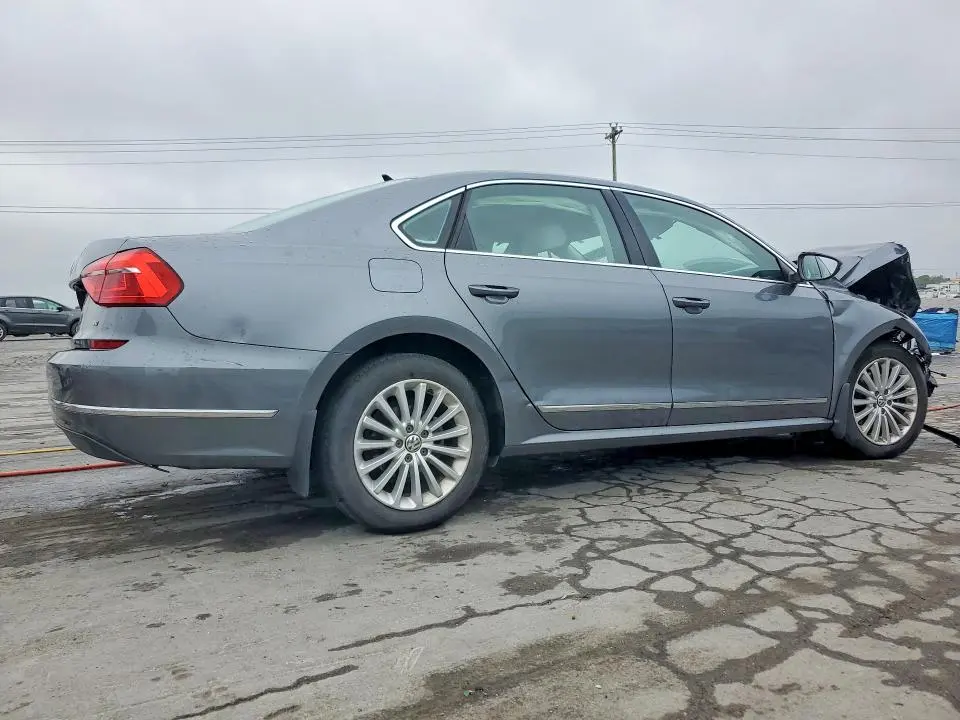 2016 VOLKSWAGEN PASSAT SE  