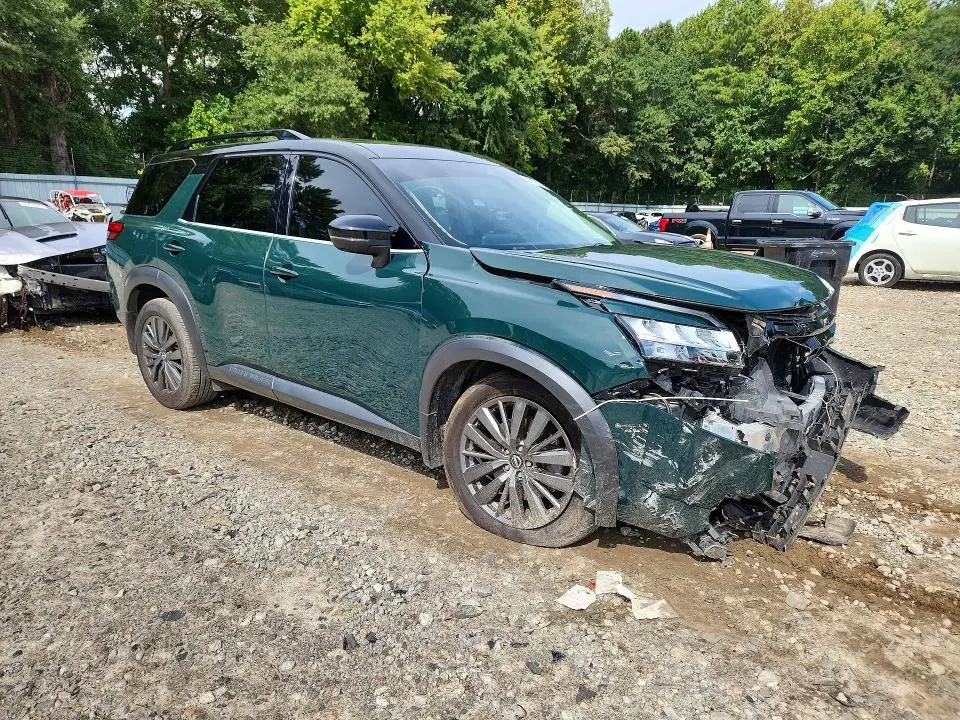 2022 NISSAN PATHFINDER SL  