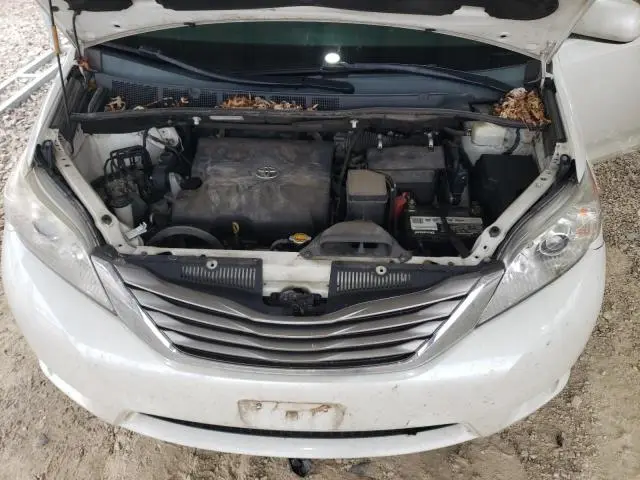 2015 TOYOTA SIENNA XLE  