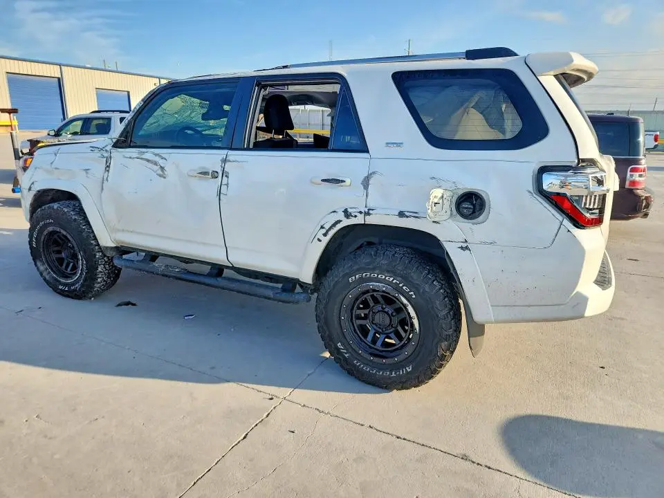 2023 TOYOTA 4RUNNER SR5  