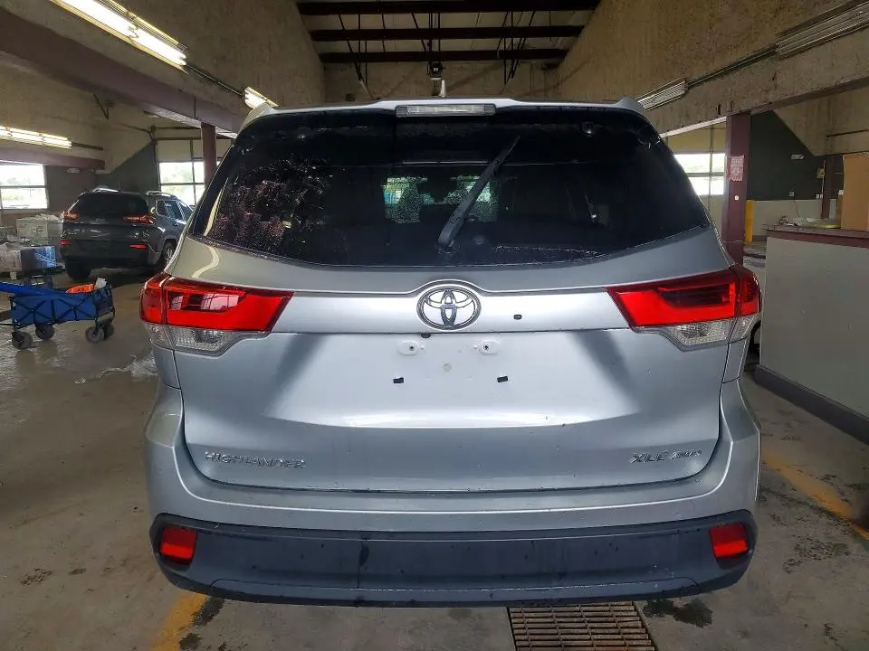 2017 TOYOTA HIGHLANDER XLE  