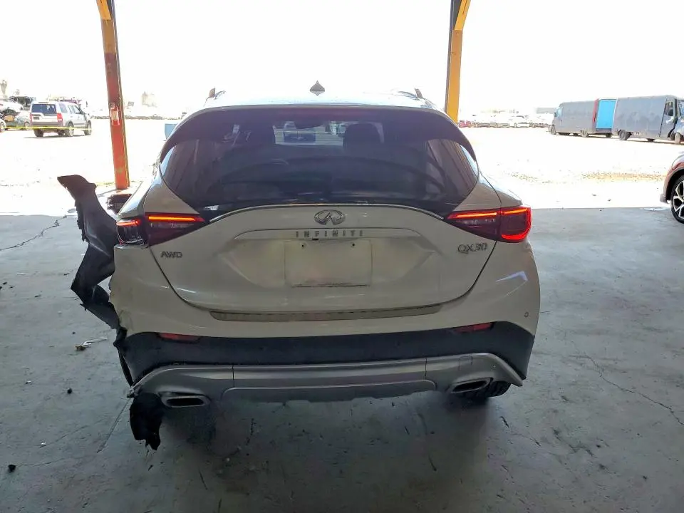 2019 INFINITI QX30 LUXE  