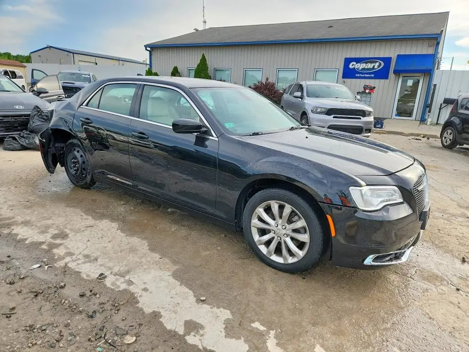 2016 CHRYSLER 300 LIMITED  