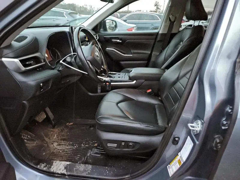 2021 TOYOTA HIGHLANDER XLE  