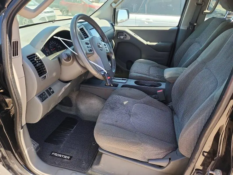 2017 NISSAN FRONTIER SV  